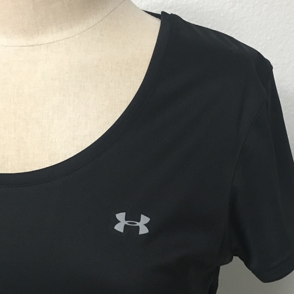Workout Essential Women’s Under Armour Flyweight Running Top, Medium NWT - Picture 8 of 9